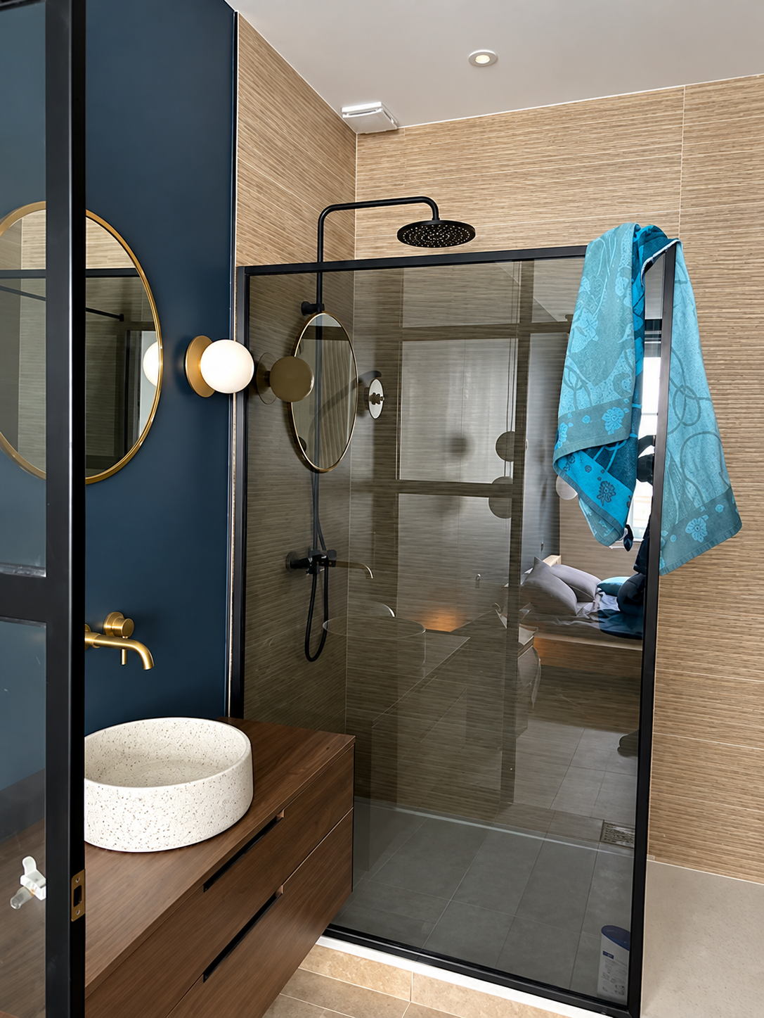 Salle de bains rénovée dans un logement de l'agglomération rouennaise, faïence et revêtement de sol
